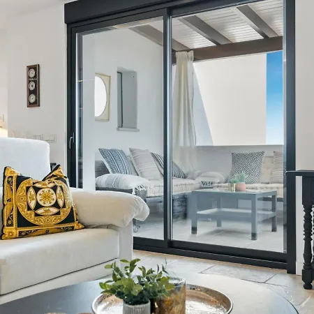 Frontline Mediterranean Escape Daire *