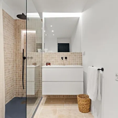 Frontline Mediterranean Escape Apartament *