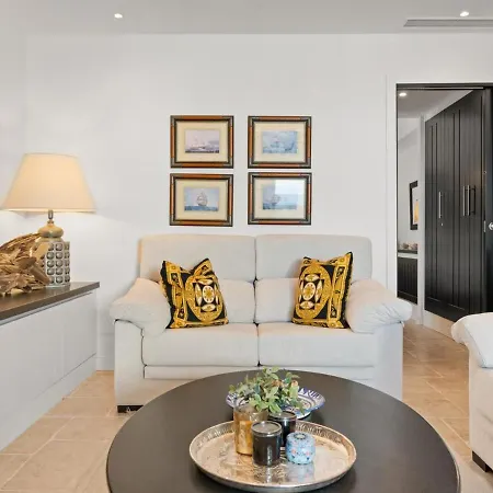 Frontline Mediterranean Escape Apartman Marbella