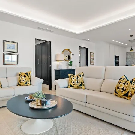 Frontline Mediterranean Escape Apartament *