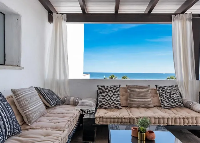 Frontline Mediterranean Escape Daire *