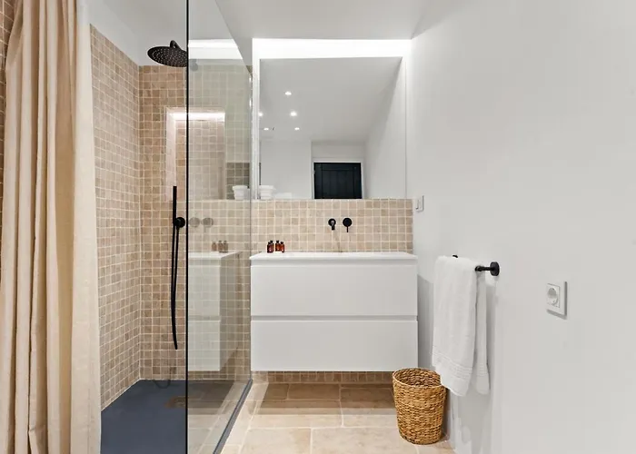 Frontline Mediterranean Escape Apartment *