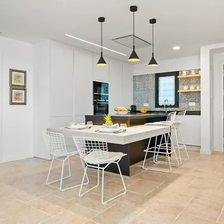 Frontline Mediterranean Escape * Μαρμπέλλα